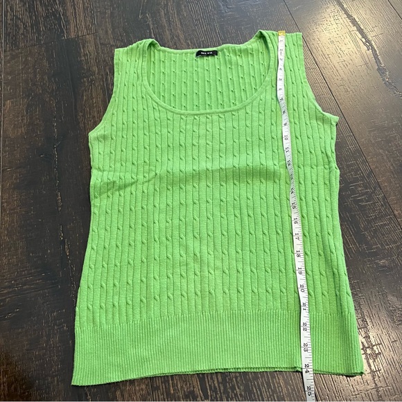 Neva | Green sleeveless camisole - Picture 5 of 5